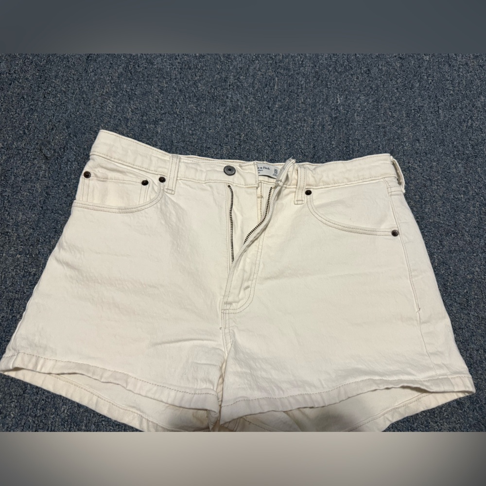 Abercrombie & Fitch High Waist Cream Shorts